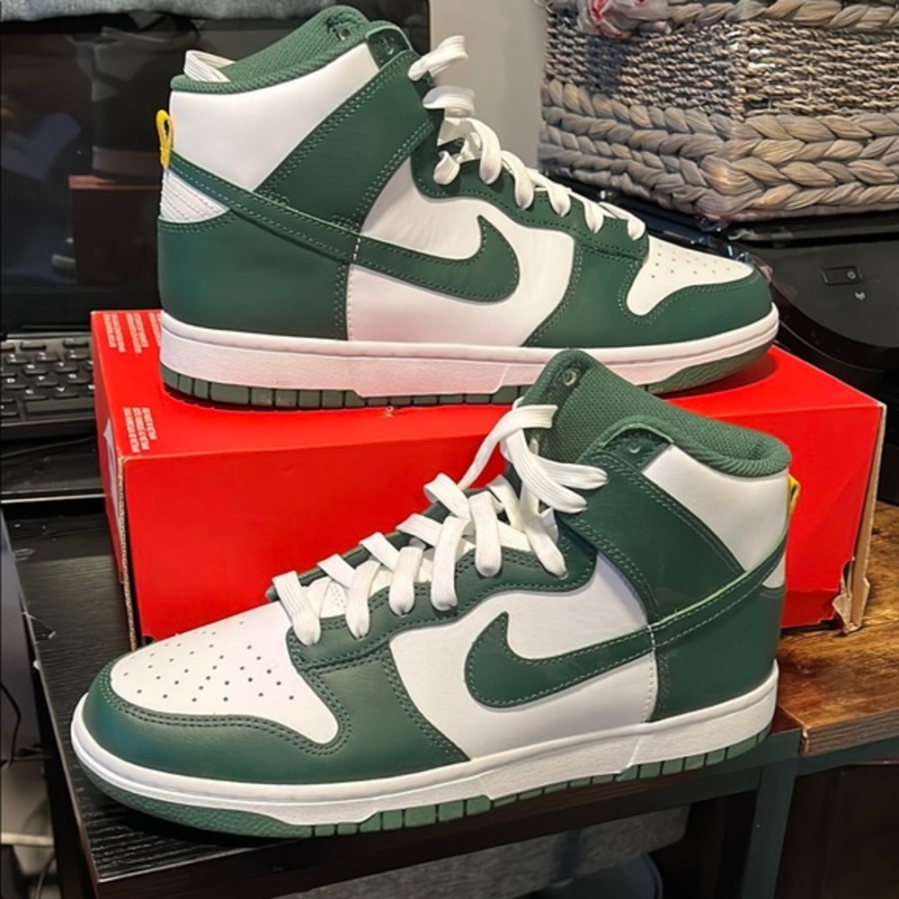 Nike Dunk High Retro Australia Men's Size 9 DD1399 300 Green
